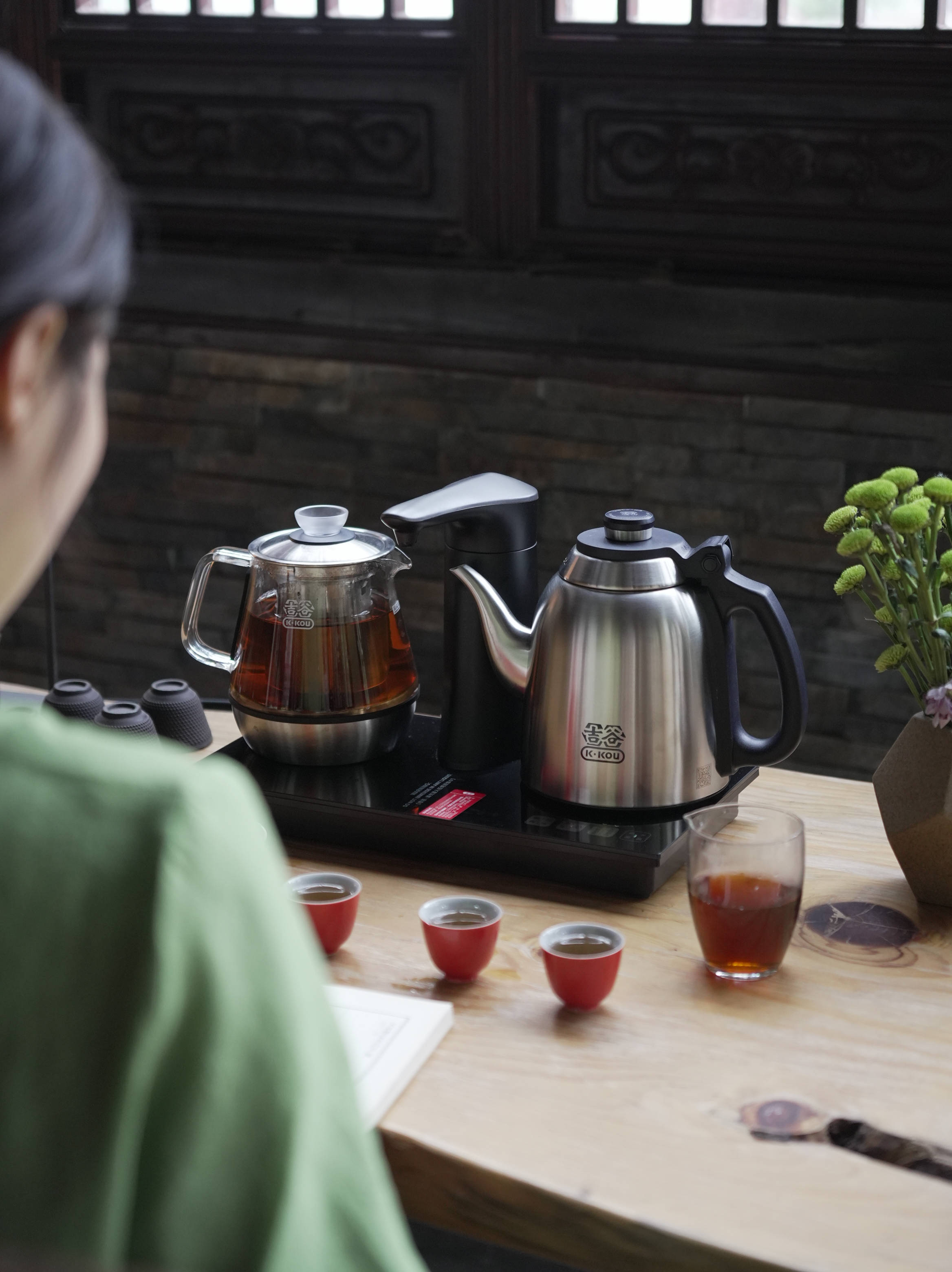 人的喝茶口味！待客聚会体面又简单方便pg电子中文模拟器烧水煮茶照顾不同(图1)